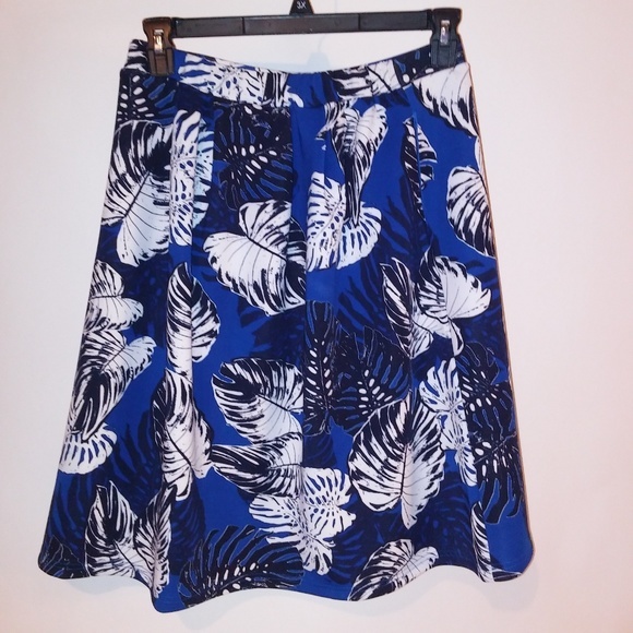 Metaphor Skirt‎ - Picture 2 of 7